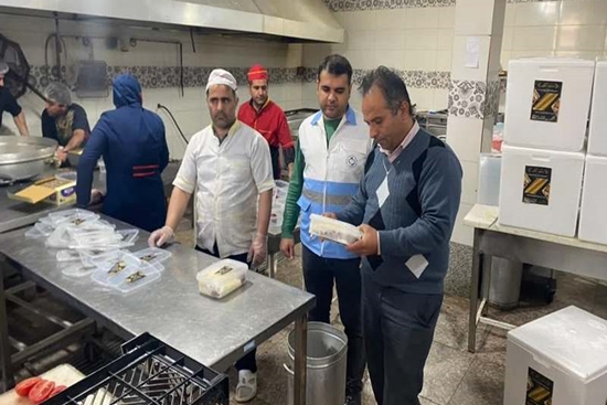 بازدید و نظارت کارشناسان بهداشت محیط از شعب اخذ رای و  مراکز طبخ غذا در شهرستان اسلامشهر 